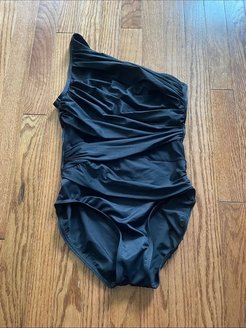Miraclesuit Black One Shoulder Ruched One Piece Swimsuit Women’s Sz 6